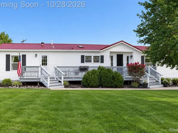 3393 McKinley Rd, China, MI 48054
