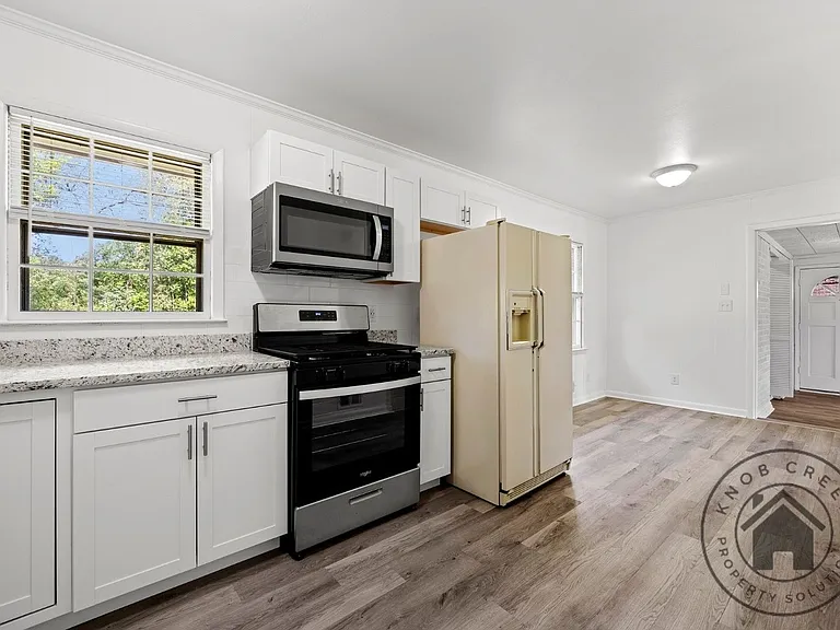 1138 Highland Dr — Photo 9