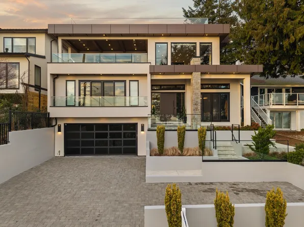 13169 Marine Dr, Surrey, BC V4A 1E6