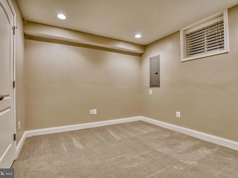 3810 Foster Ave — Photo 21