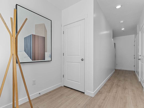 2nd image of 577 E Levengrove Dr #1163