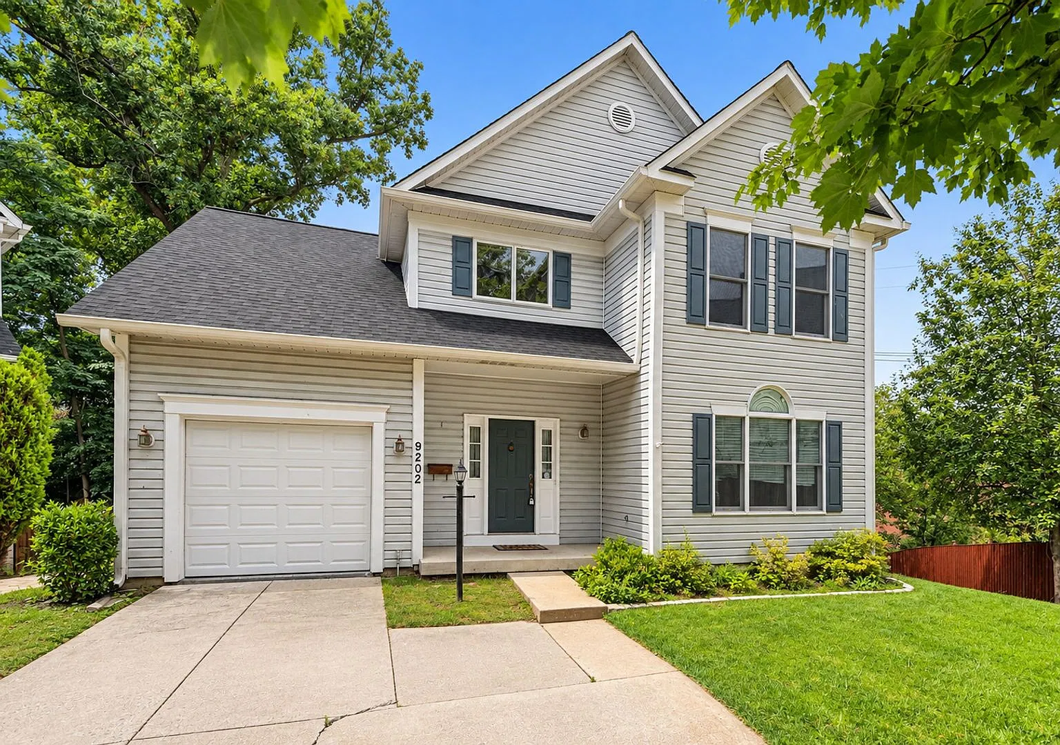 3 Bed 2 Full Bath 2 Half Bath - Silver Spring Colonial - Military clause supported — Photo 2