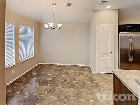5th image of 525 Beechgrove Ter