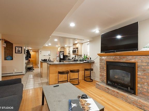5th image of 858 N Wolcott Ave #G