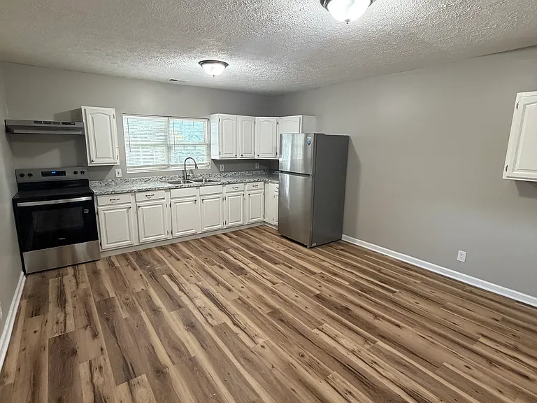 706 Florida St — Photo 3