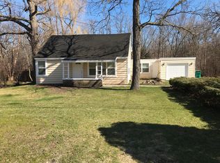 245 Bayshore Dr, Lake Bluff, IL 60044