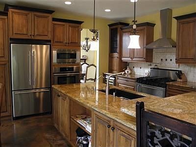 2nd image of 2150 Bates Cir