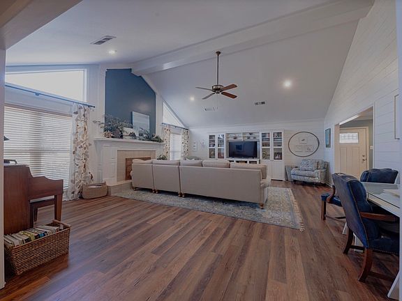 3rd image of 143 E Park Manor Cir