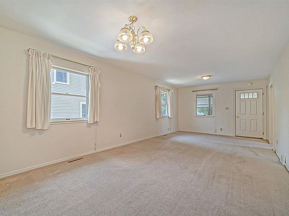 5th image of 1405 Woodbridge St