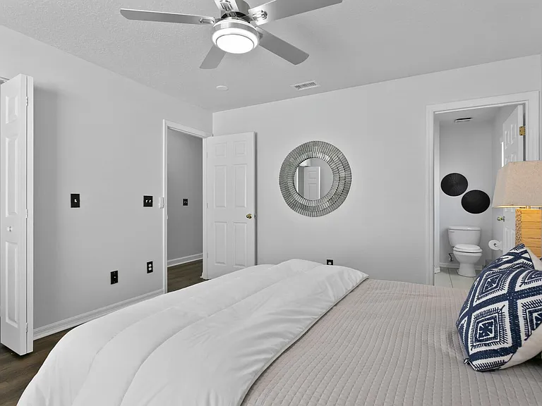 1723 W La Salle St — Photo 8