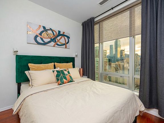4th image of 989 Nelson St #2