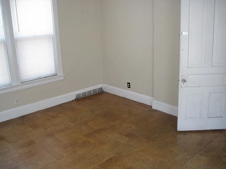 2609-11 N. Maryland Ave. — Photo 18