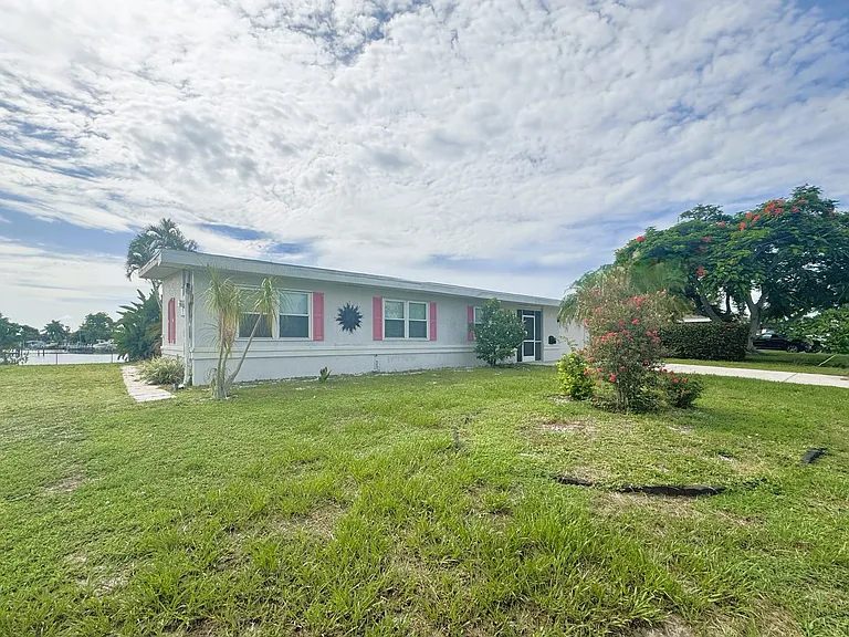 4379 Conway Blvd — Photo 2