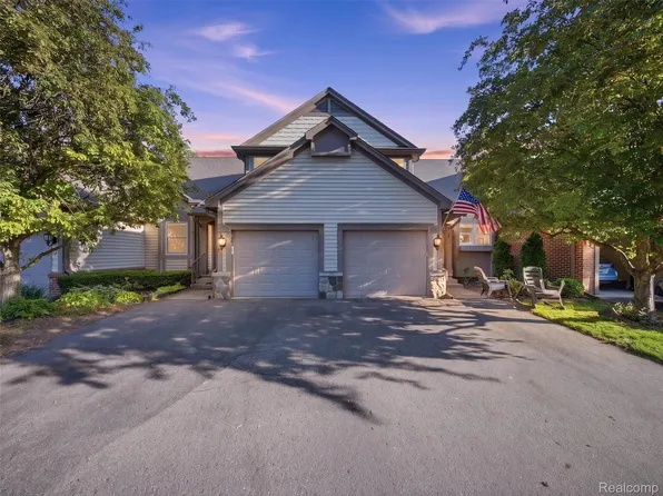 426 Oak Run Ct, Royal Oak, MI 48073