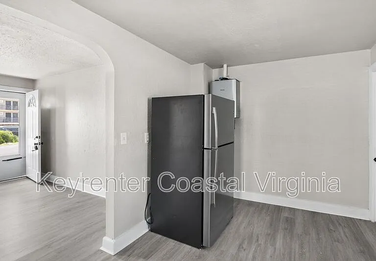 9569 6th Bay St #B — Photo 3