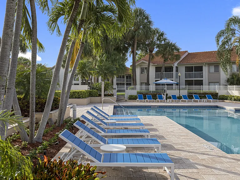 Palm Isle Residences — Photo 14