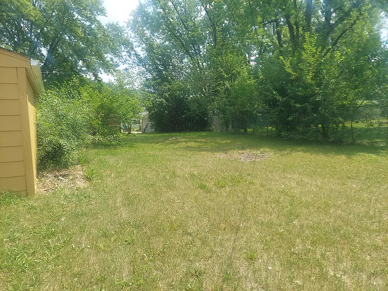 311 Stewart Dr — Photo 10