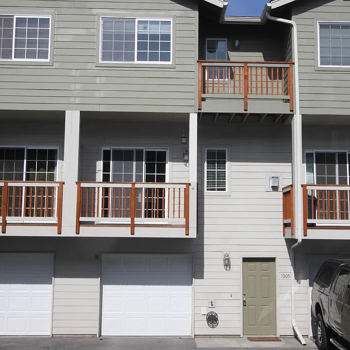 1305 Denali St #5