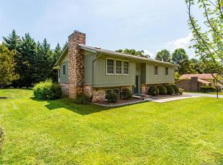 83 Underhill Rd, Hendersonville, NC 28792