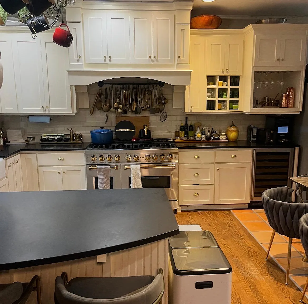 5 bed, 3.5 bath, 4690 sqft, $9,500 — Photo 3