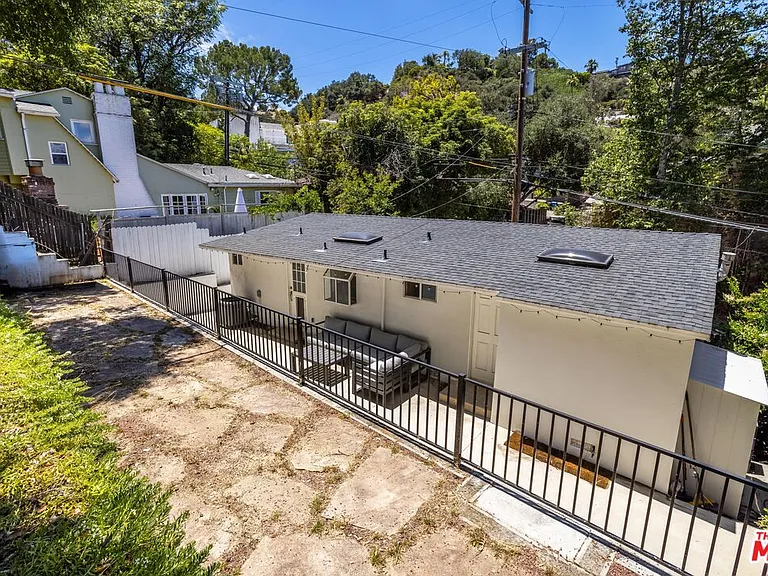 8876 Wonderland Ave — Photo 20
