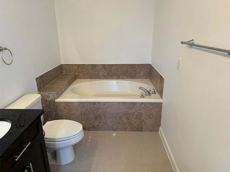 230 N G St — Photo 15