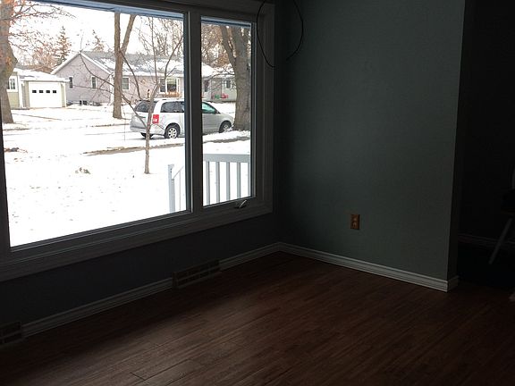 2nd image of 415 Kneale Ave S