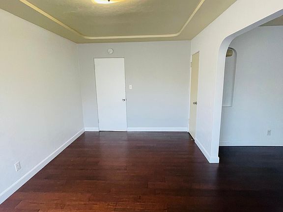4th image of 2971 N Ave