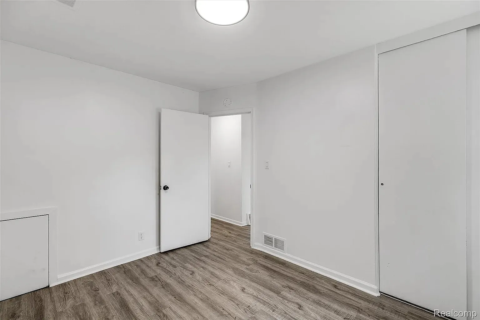 3 bed, 822 sqft, $1,750 — Photo 1