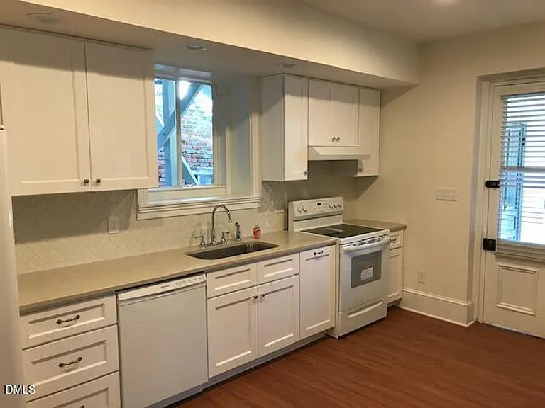 309 E Lane St — Photo 4
