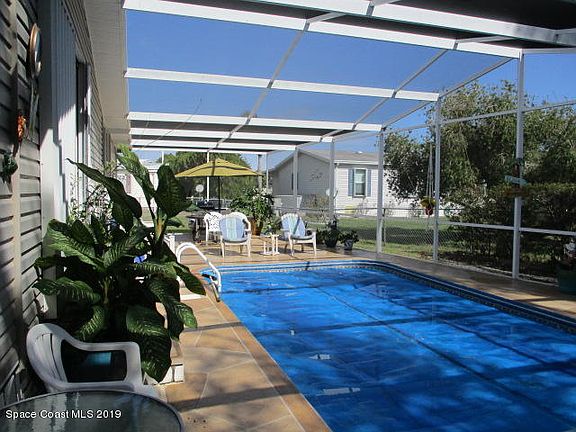2nd image of 1098 Wren Cir
