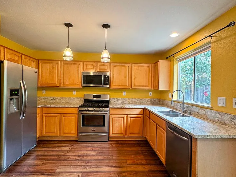 477 Fisher Cir — Photo 7