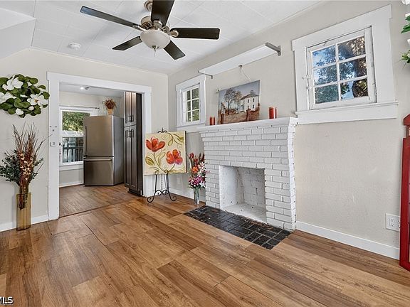 2nd image of 1608/1610 Avalon Pl
