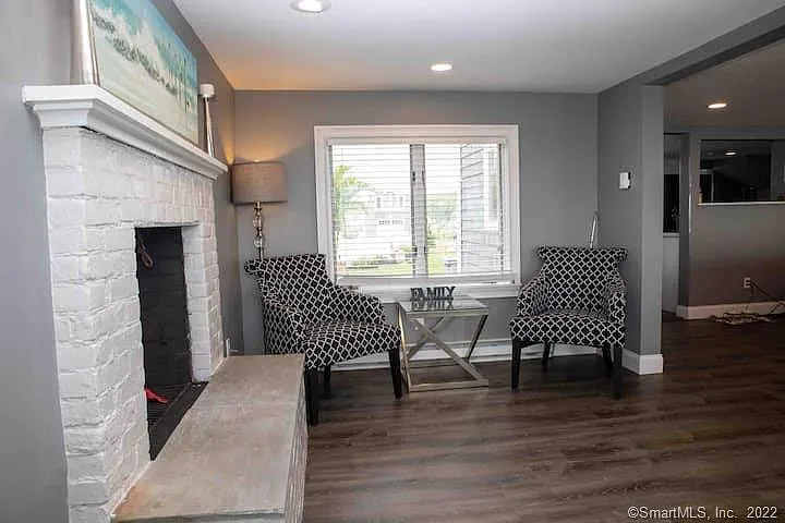 Building Photo - 21 Groveway #21
