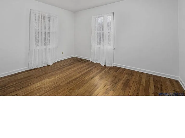 1030 16th St NE — Photo 17