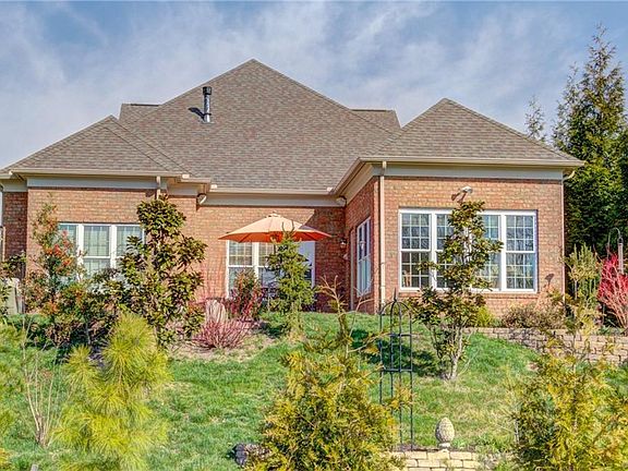 3rd image of 900 Belva Ln
