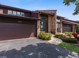 910 W 57th St, La Grange Highlands, IL