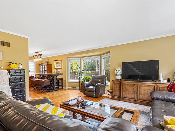 5th image of 611 4th St #611