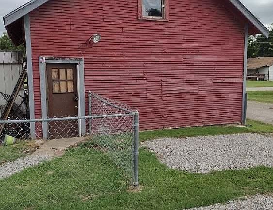 3rd image of 120 NW Bucy Ave