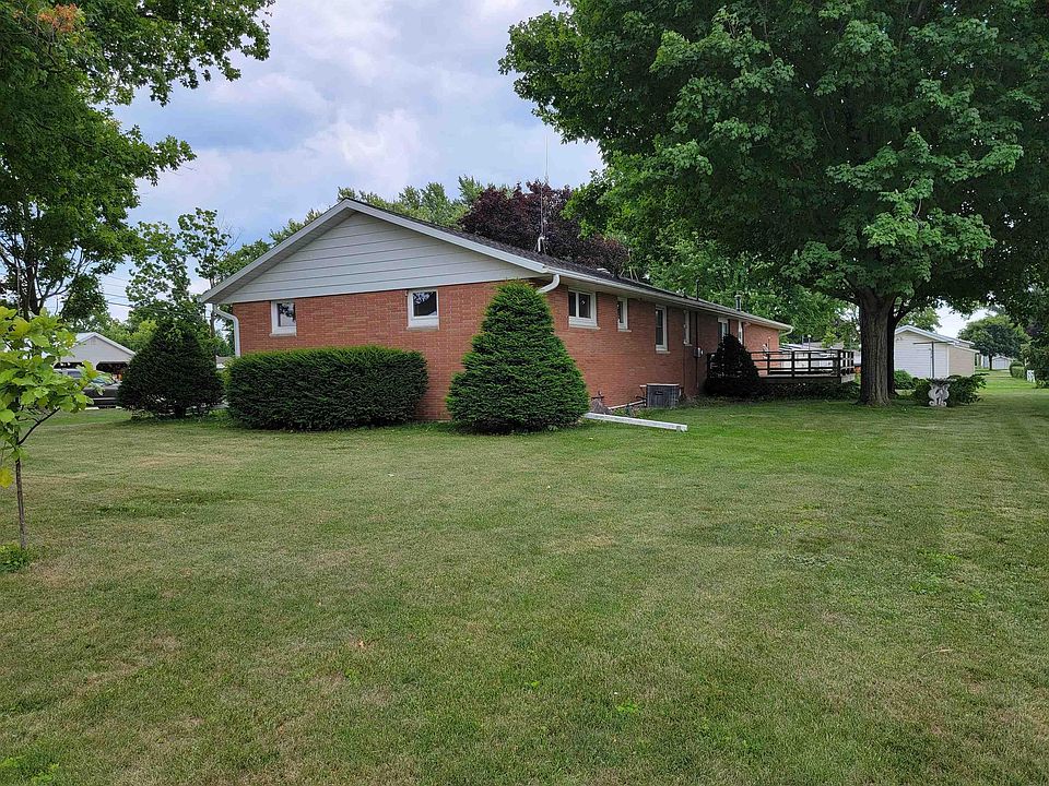 302 2nd St SW, Cresco, IA 52136 Zillow