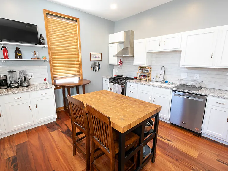 1241 Bates Ave — Photo 6