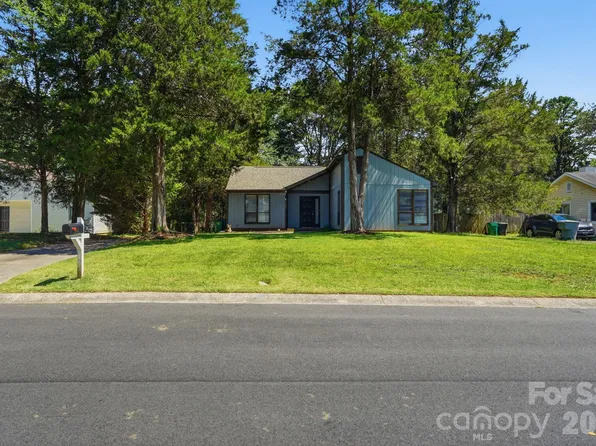 11813 Moonridge Dr, Charlotte, NC 28226