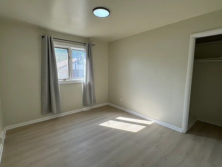 9914 Fox Ave — Photo 16