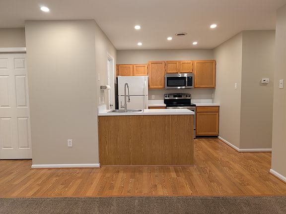 3rd image of 713 Wexford Way