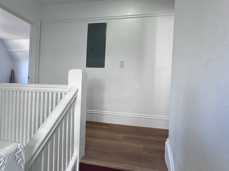 679 31st St #B — Photo 6
