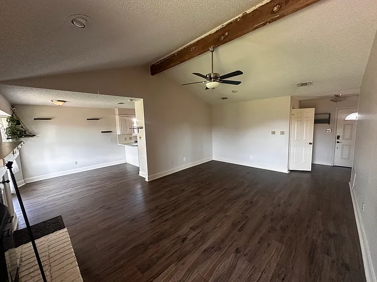 2724 Southpark Ln — Photo 6