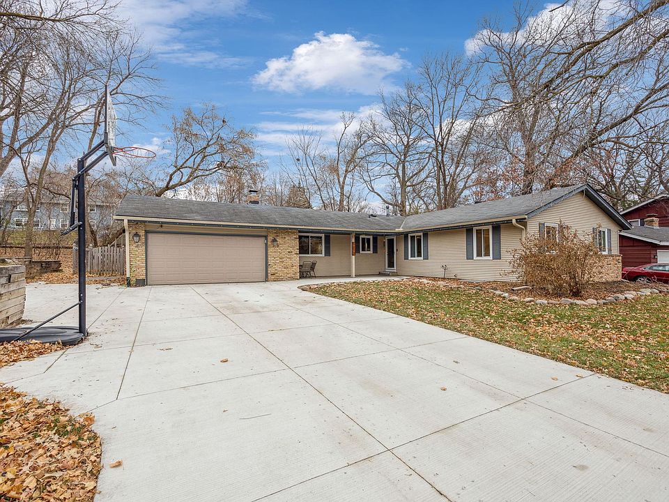 1st image of 1013 Lacota Ln