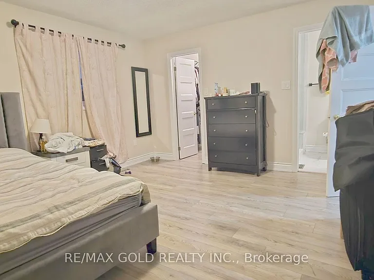 15 Valonia Dr #UPPER — Photo 10