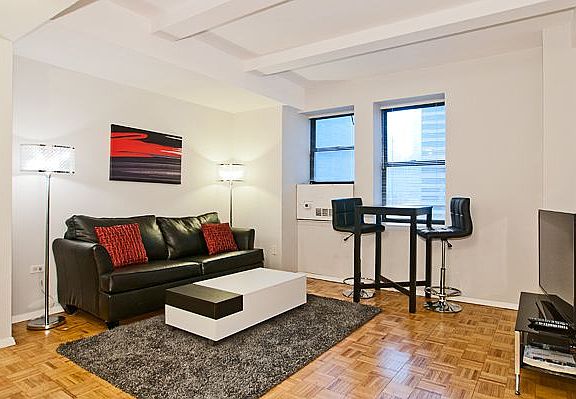4th image of 150 W 51st St APT 1826
