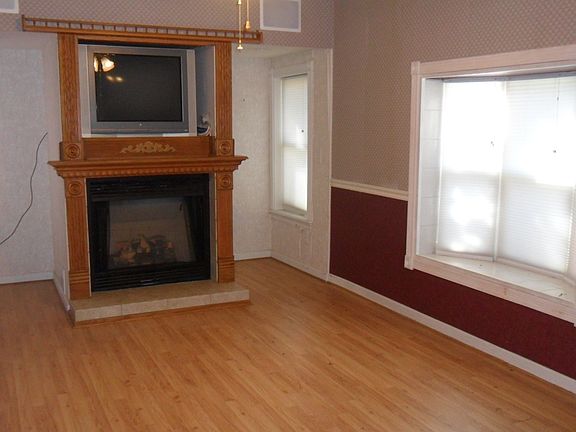 3rd image of 1634 N Maxwell Ave